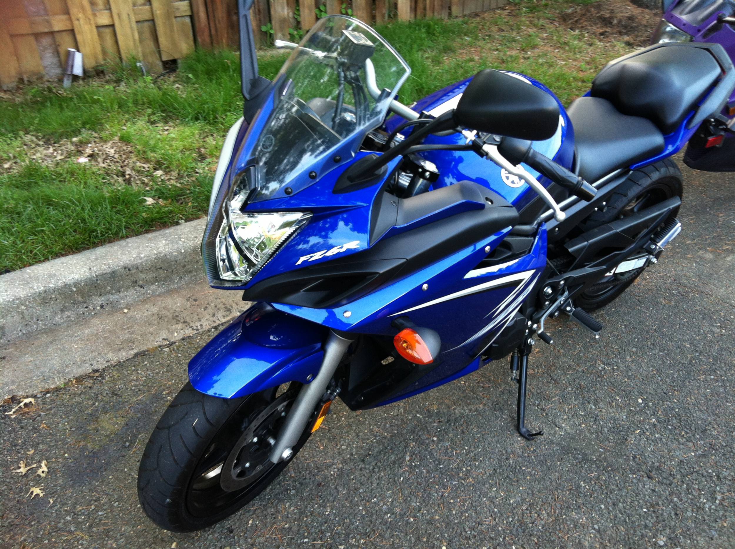 2009 Yamaha FZ6R (Blue)
