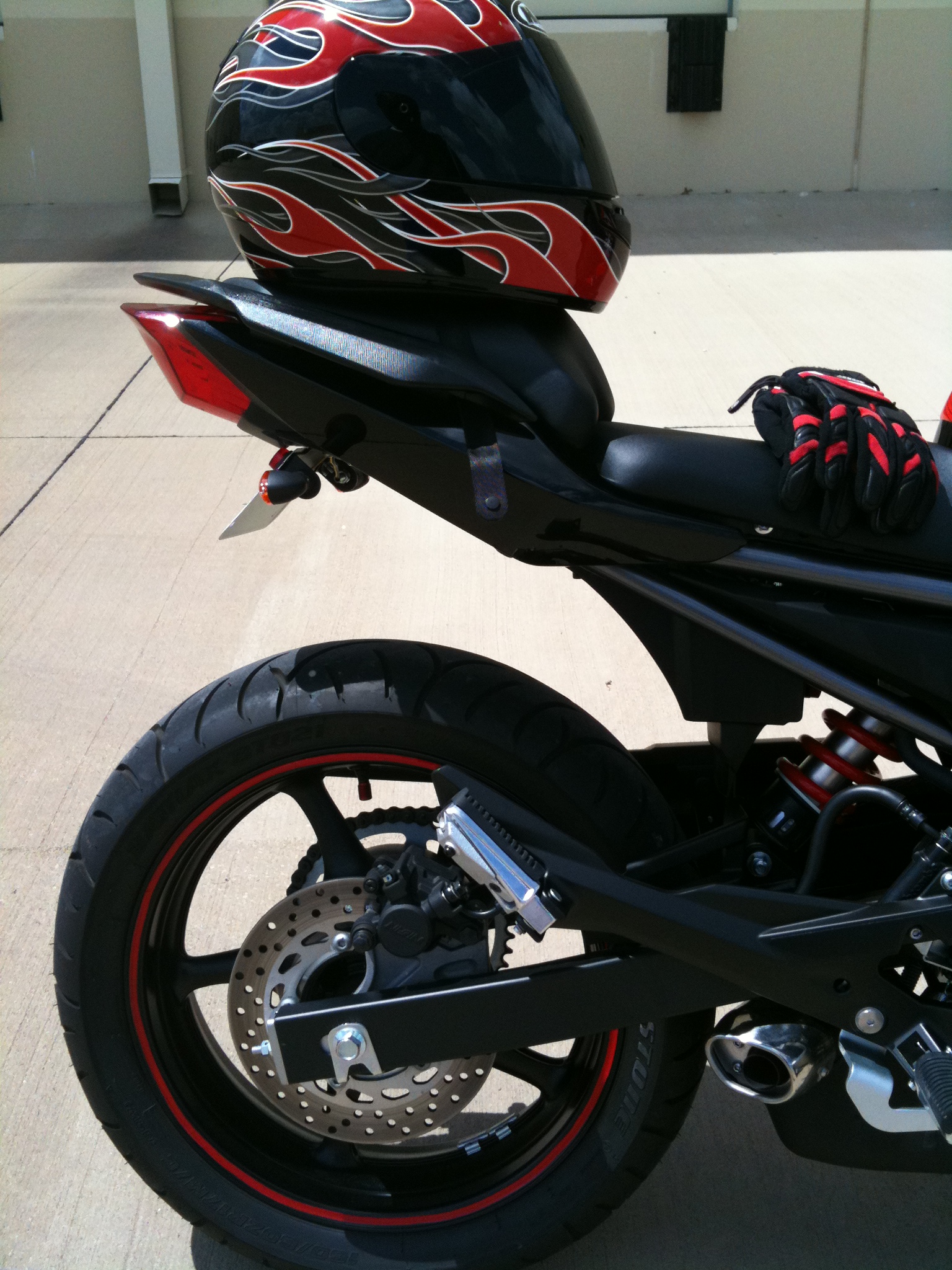 Black and Red FZ6r